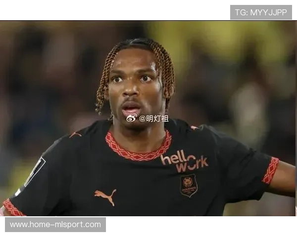 雅凯正式亮相利物浦训练场，6000万英镑身价引关注